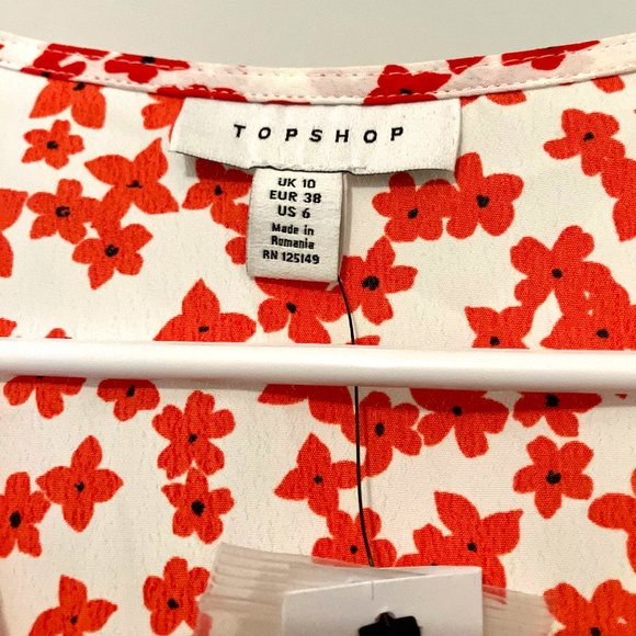TOPSHOP tie front floral blouse. - Picture 2 of 2